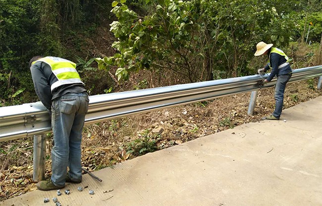 东莞高速公路护栏的定期维护与保养