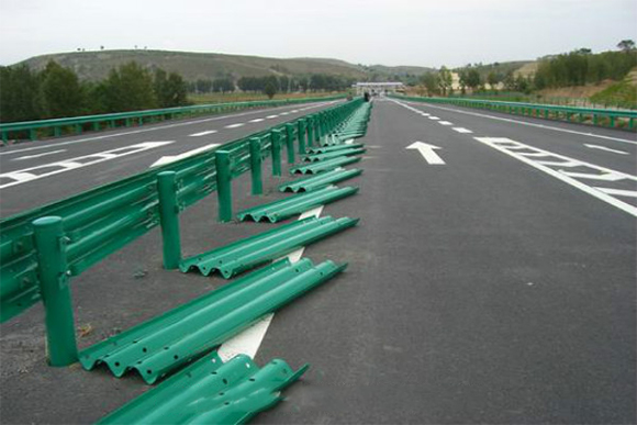 东莞波形护栏的维护与管理确保道路安全的关键步骤