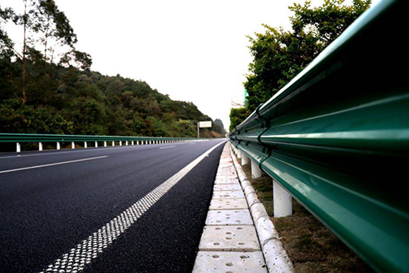 东莞高速公路护栏的常用类型